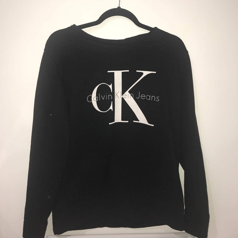 Black Calvin Klien crew neck. very soft inside.